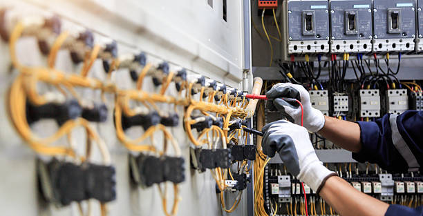 Professional Electrician technician working in Exeter, CA